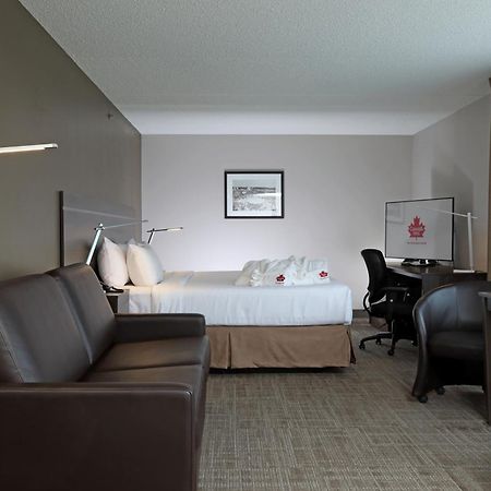 Canad Inns Destination Centre 布兰登 外观 照片