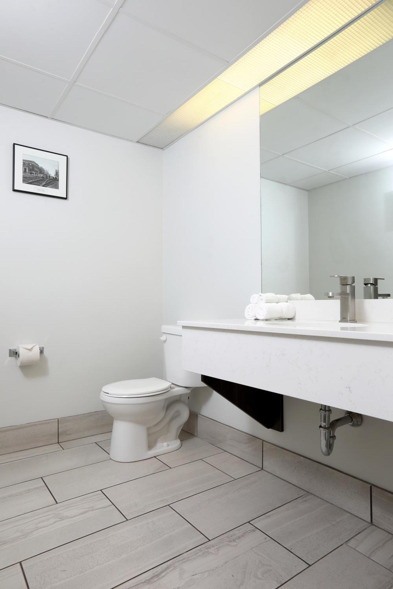 Canad Inns Destination Centre 布兰登 外观 照片