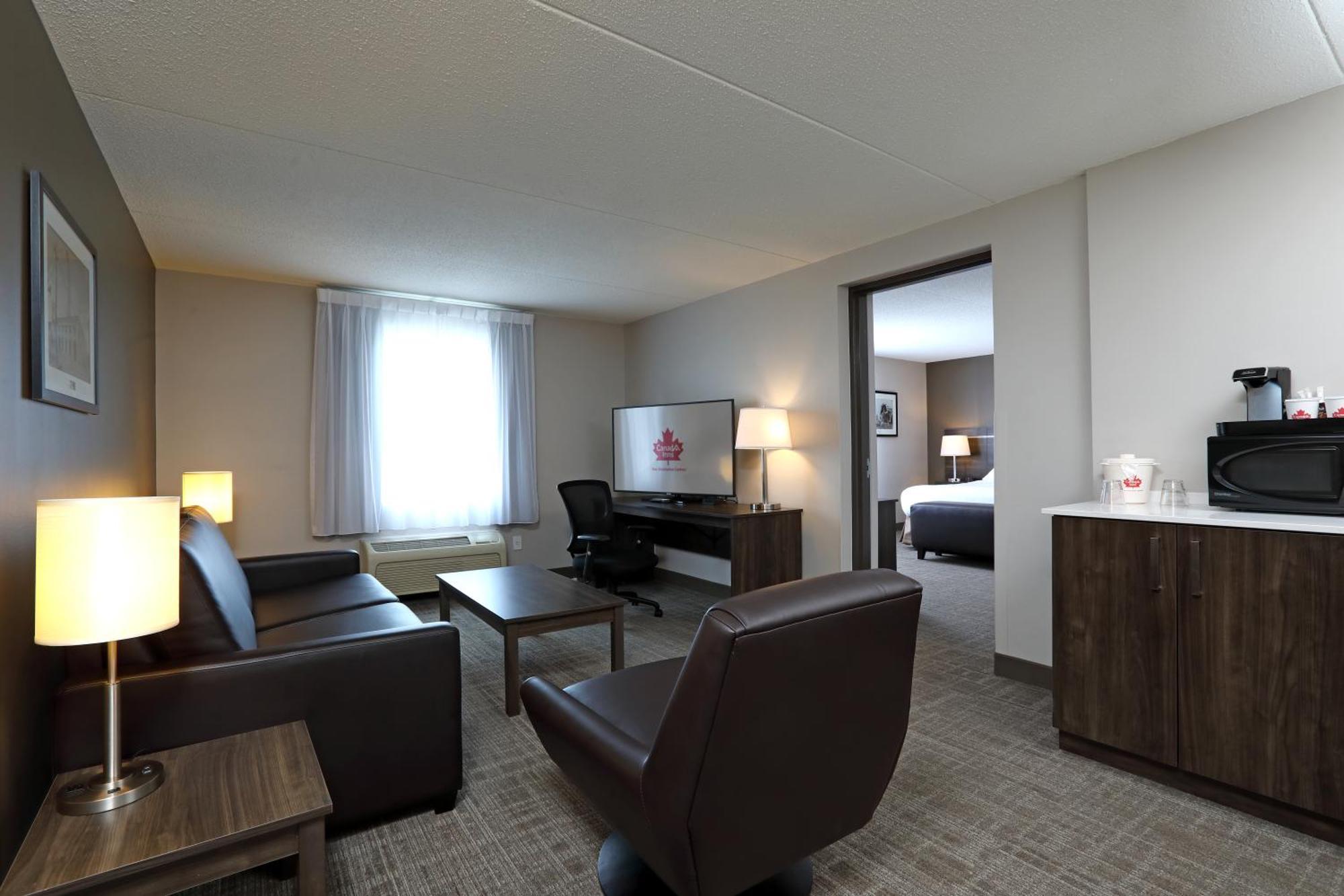 Canad Inns Destination Centre 布兰登 外观 照片
