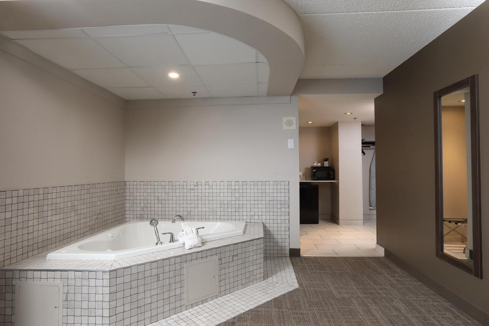 Canad Inns Destination Centre 布兰登 外观 照片