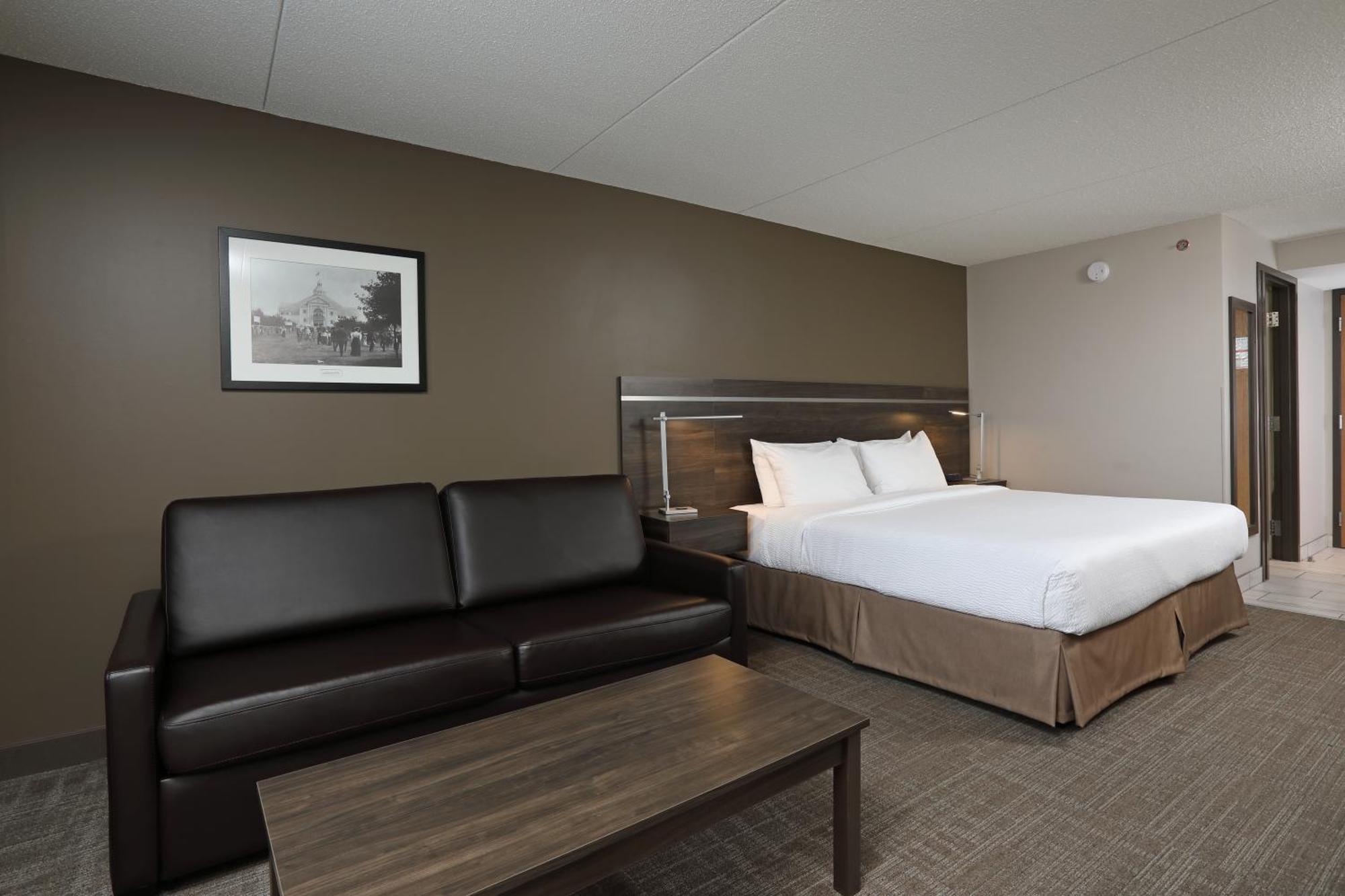 Canad Inns Destination Centre 布兰登 外观 照片